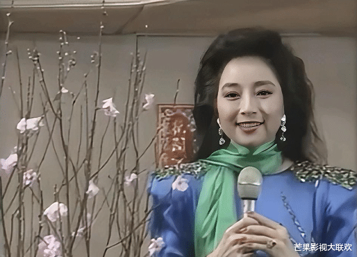|她宁愿离婚也不愿改变中国国籍，春晚为她破例，74岁仍单身