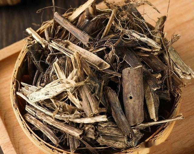 卤肥肠的“克星”,关键是这4种香料,肥肠肉嫩不臭,鲜嫩有嚼劲