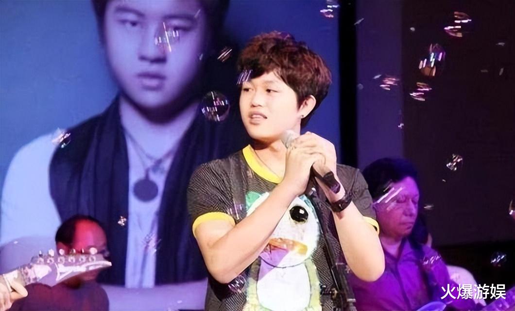 李双江被取消天价养老金?妻儿远走欧洲,足以证明他已走投无路?