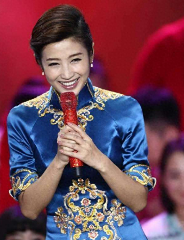 刚强儿子刚好近照,妻子也是同行主持,北京台一姐春妮的精彩人生