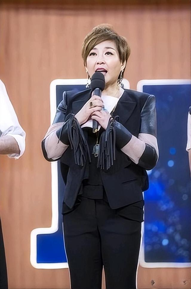 主持人李静:从央视裸辞,转身自己当老板,嫁给史可的前夫不后悔