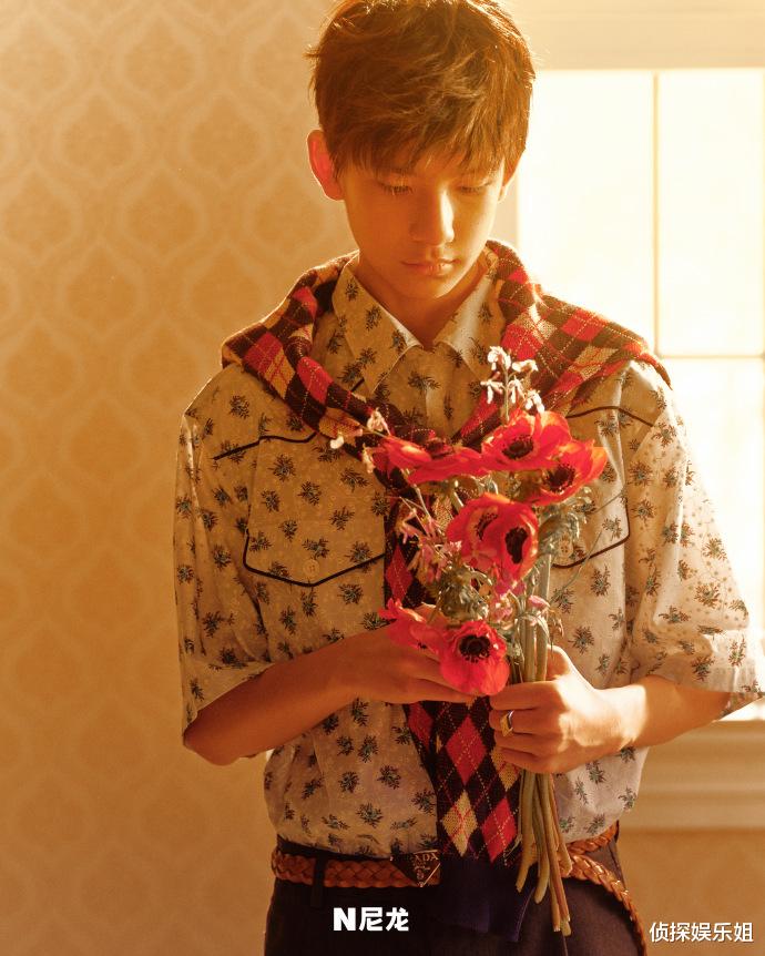 董洁与儿子首封曝光,15岁顶顶明星范足,遗传爸妈高颜值又高又帅