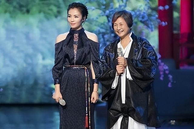 45岁陈好现身北京,衣着邋遢三角区显眼,网友:怎么老成这样了!