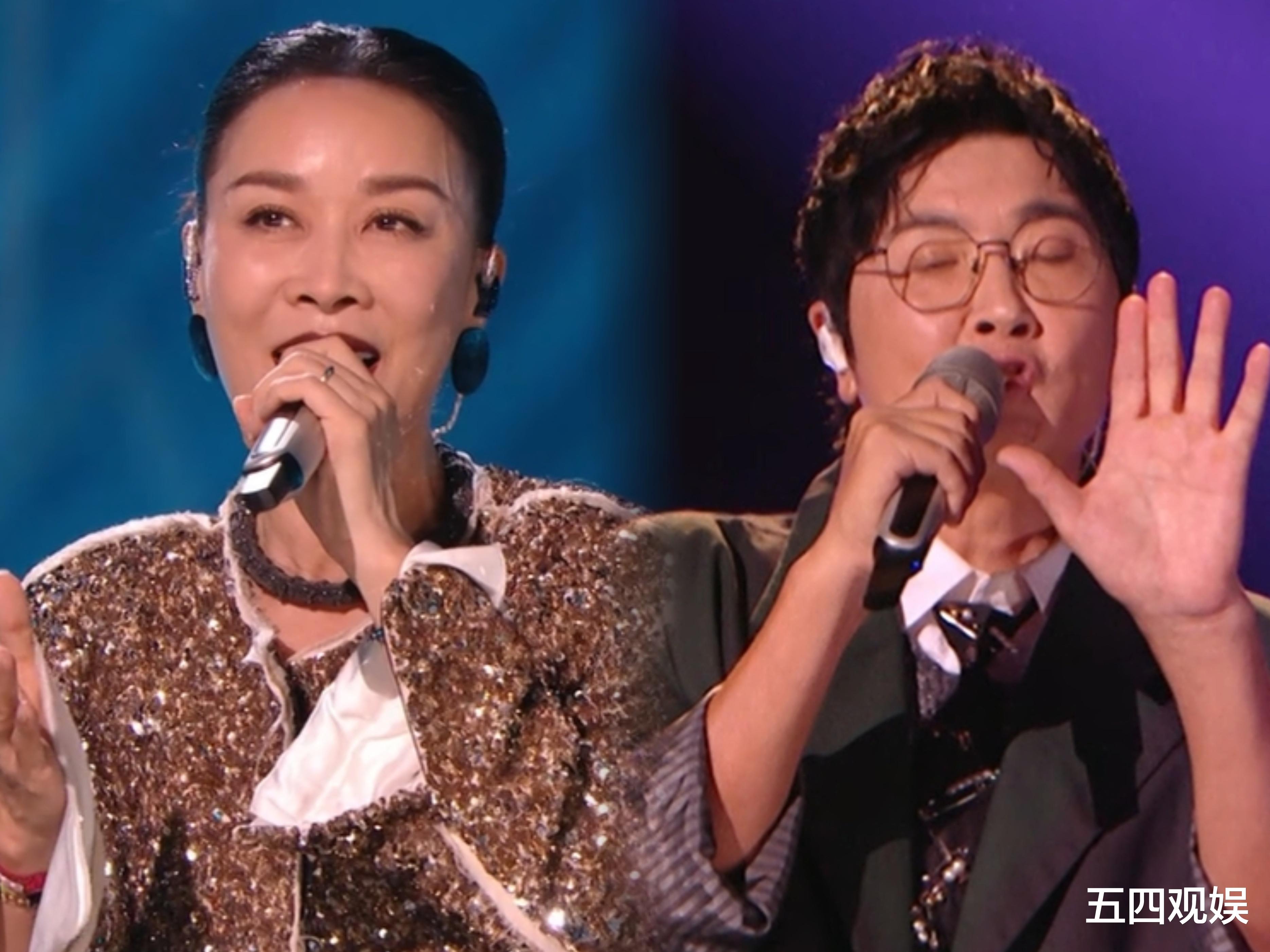 那英|那英在歌手第10期首次夺冠,激动到亲吻杨杨:评审们终于有良心了