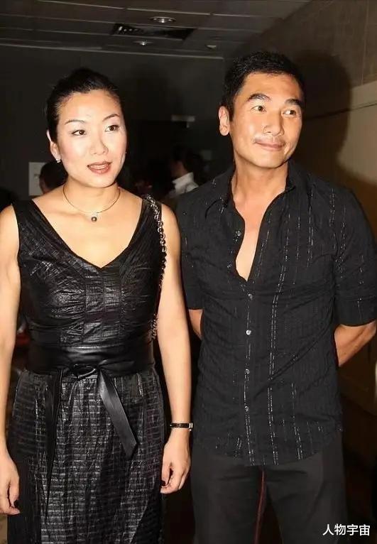 她是带球嫁帅哥最丑港姐，忽视丈夫却被深爱，培养女儿成马术精英