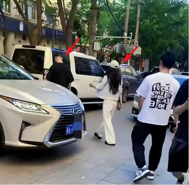 汪峰森林北约会，戴戒指疑似好事将近，他照用这两招赢得美人心