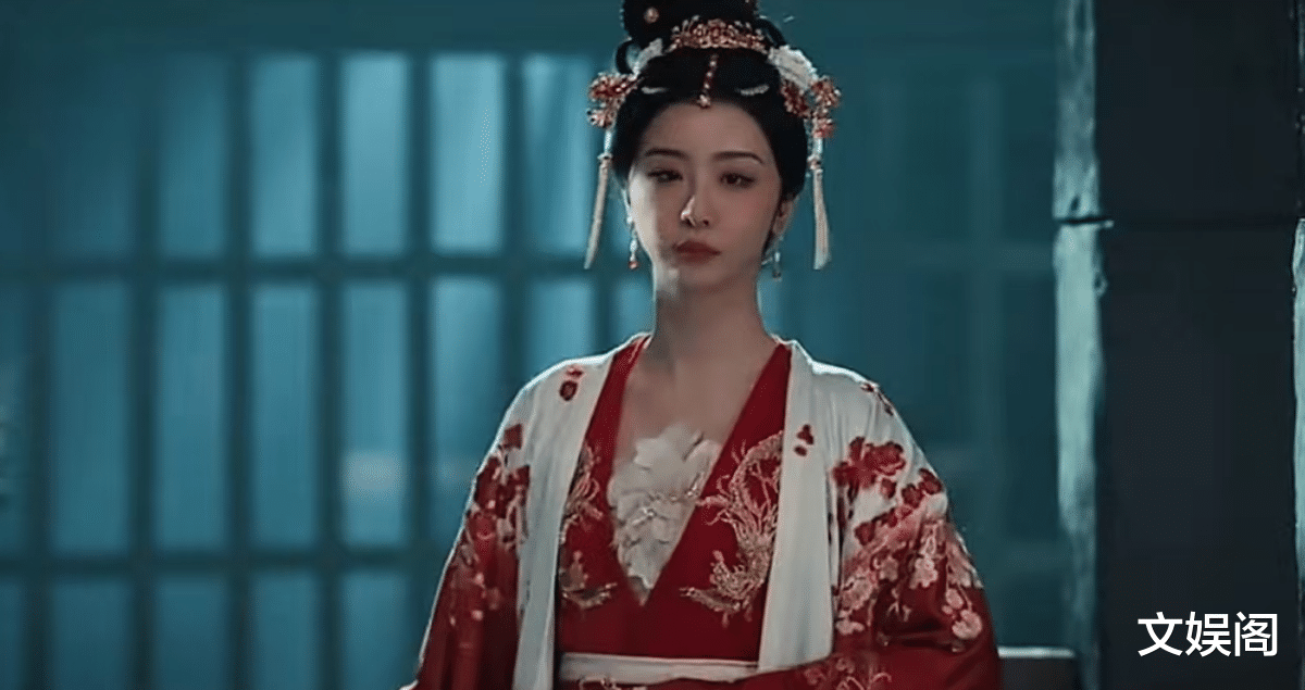 演技烂得像混子，《春花焰》一群神仙里混进“关系户” ，真招人嫌