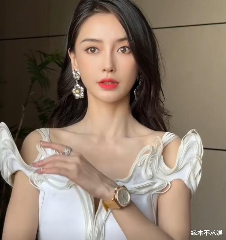 baby金像奖拒绝回应封杀风波，场面尴尬，打亲情牌谈儿子引嘲讽！