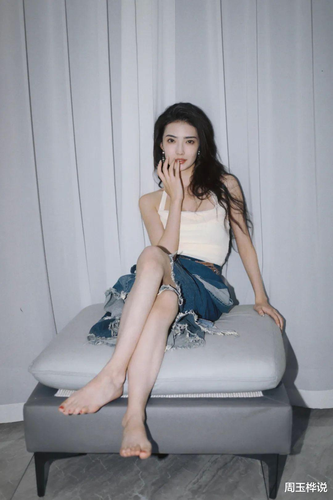 加奈那新疆美人 白皙脚丫 精致五官