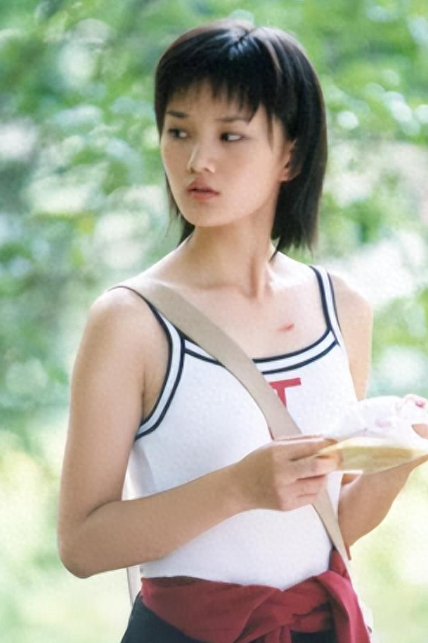 38岁女演员租房度日上热搜，昔日“国民初恋”过气成“卖货柜姐”