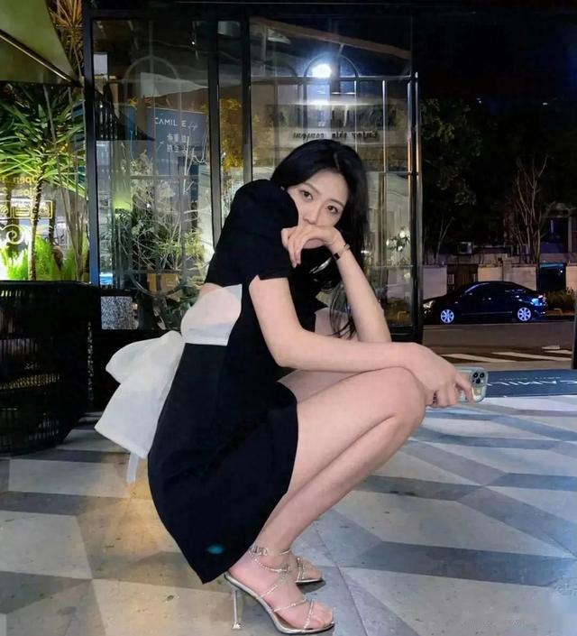 1.9米的小姐姐，胸部以下全是腿！颜值与身材火爆在线！