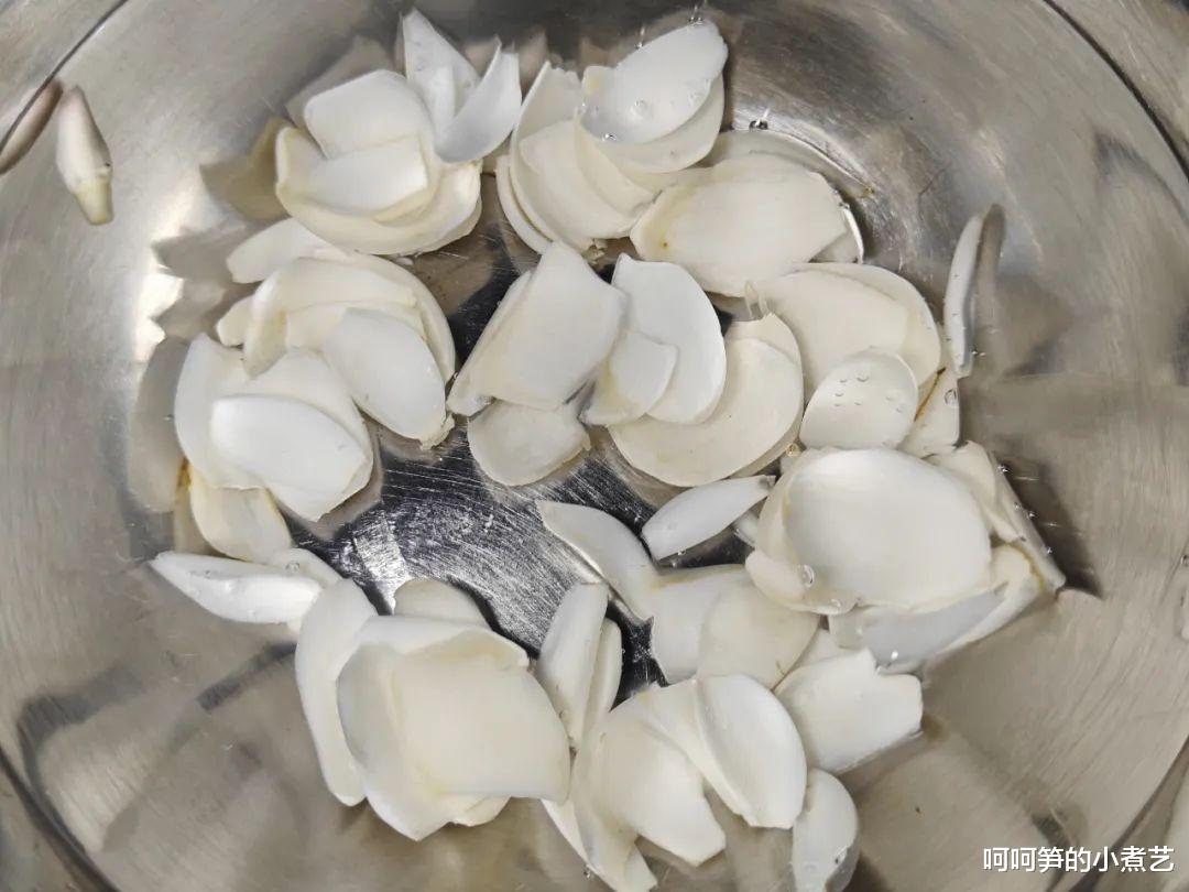 夏季炎热多喝汤，百合甜汤，做法简单，老少皆宜，越喝越滋润