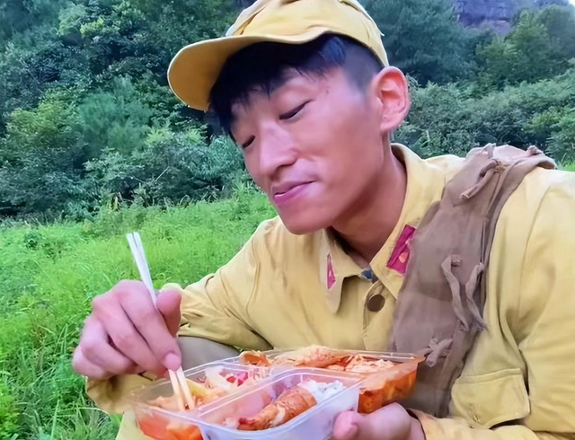 横店20万群演现状:美女泛滥成灾,懒汉光棍遍地,他们将何去何