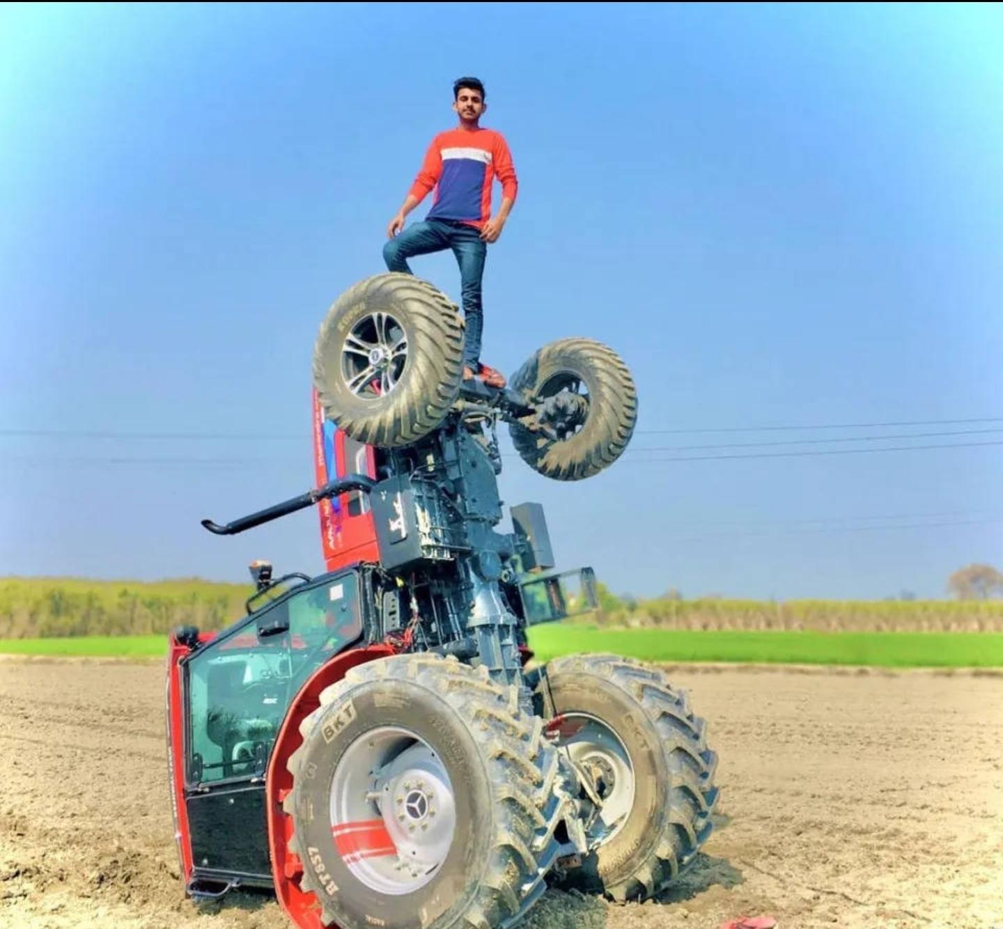 网红表演拖拉机特技出意外,当众被机身砸死,结婚一年孩子6个月