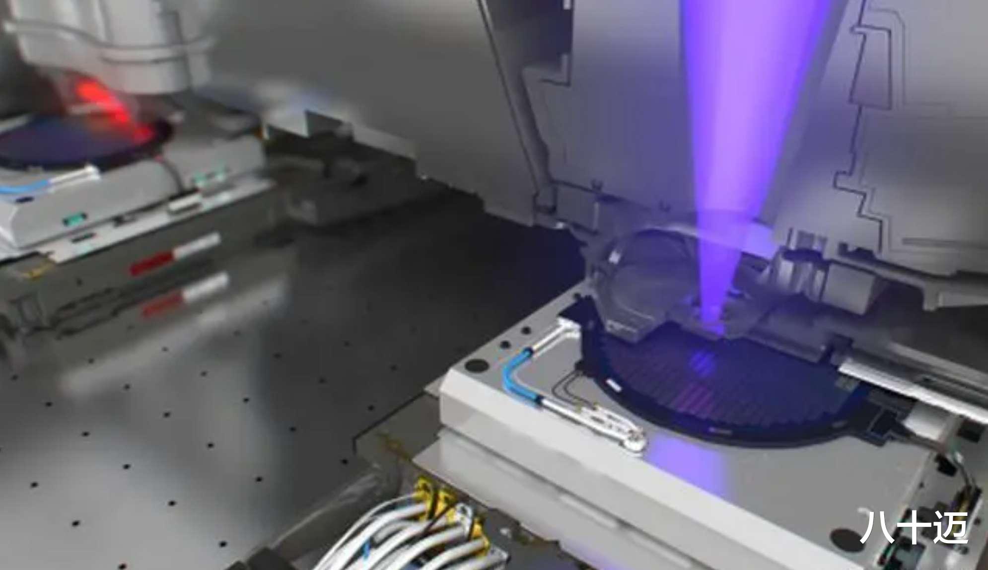 光刻机维修遇阻？ASML紧急宣布，外媒：中国造芯之路要被封堵了