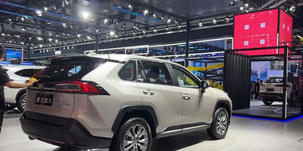 丰田降价示弱？起售价7.88万的SUV，油耗低至3毛