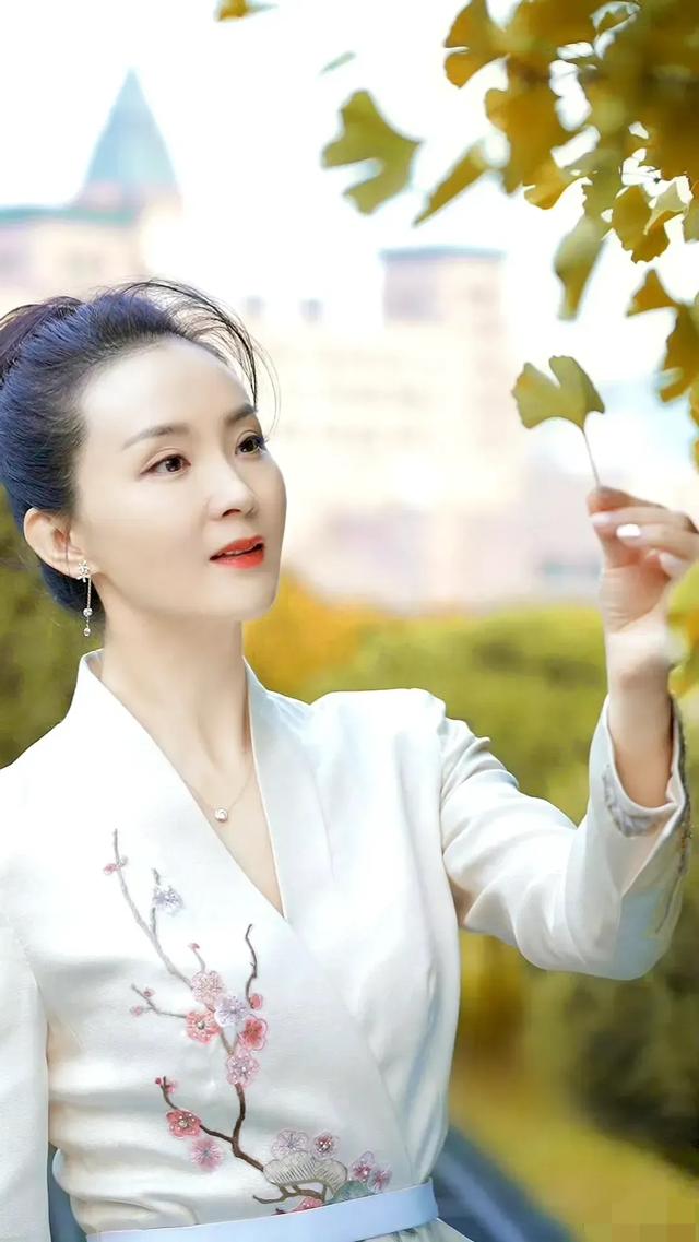 她是嫁的最好的琼女郎,嫁入豪门后还常被琼瑶请来客串!