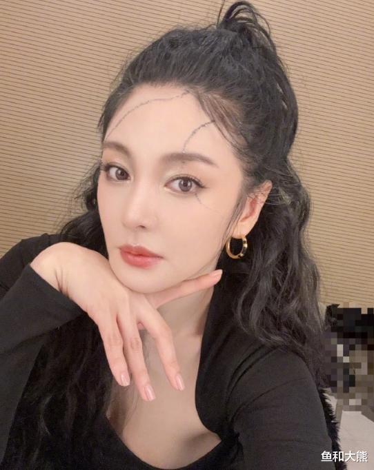 曝36岁张雨绮新恋情，带孩子与男方约会不避讳，男方风评一言难尽