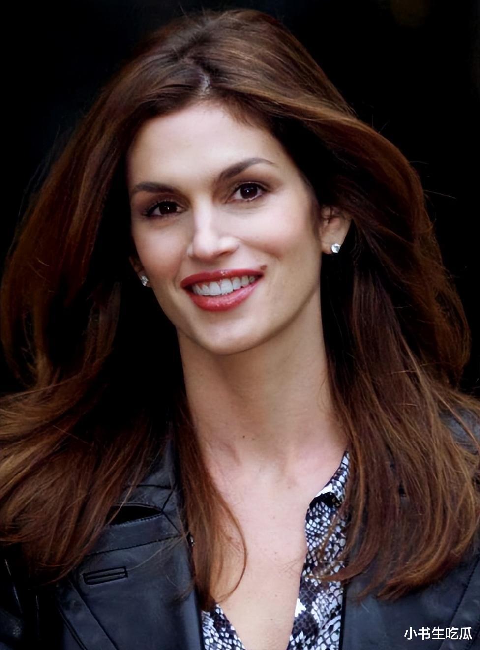 辛迪·克劳馥真抗老,58岁还是这么漂亮,儿女遗传她的高颜值