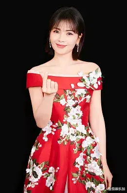 刘涛！中秋晚会闪亮登场，惊艳了众人，关键是这件衣服