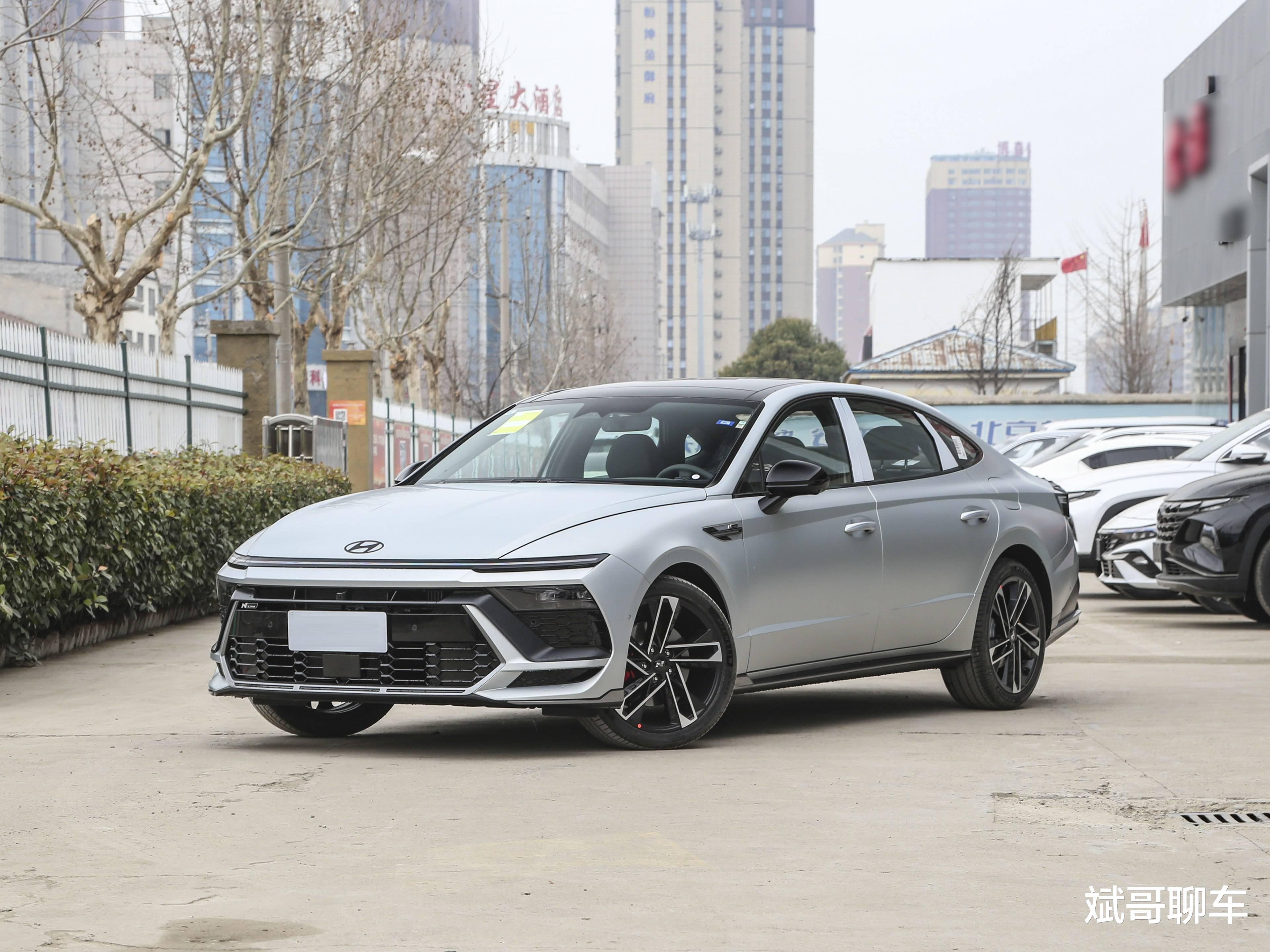 11万！中型车“卷王”，250马力+8AT，还看啥雅阁凯美瑞