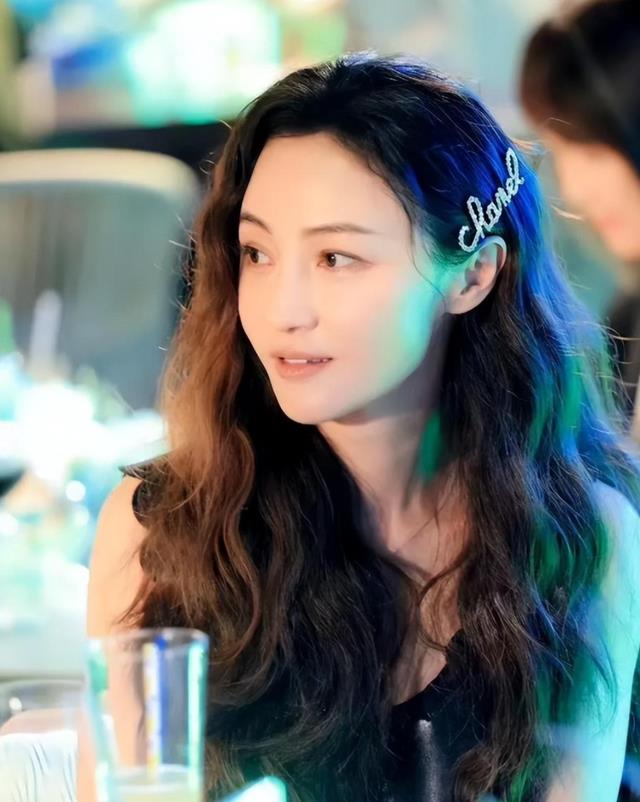 16岁爱马罕见露面，一张合照，暴露了文章和马伊琍的真实关系