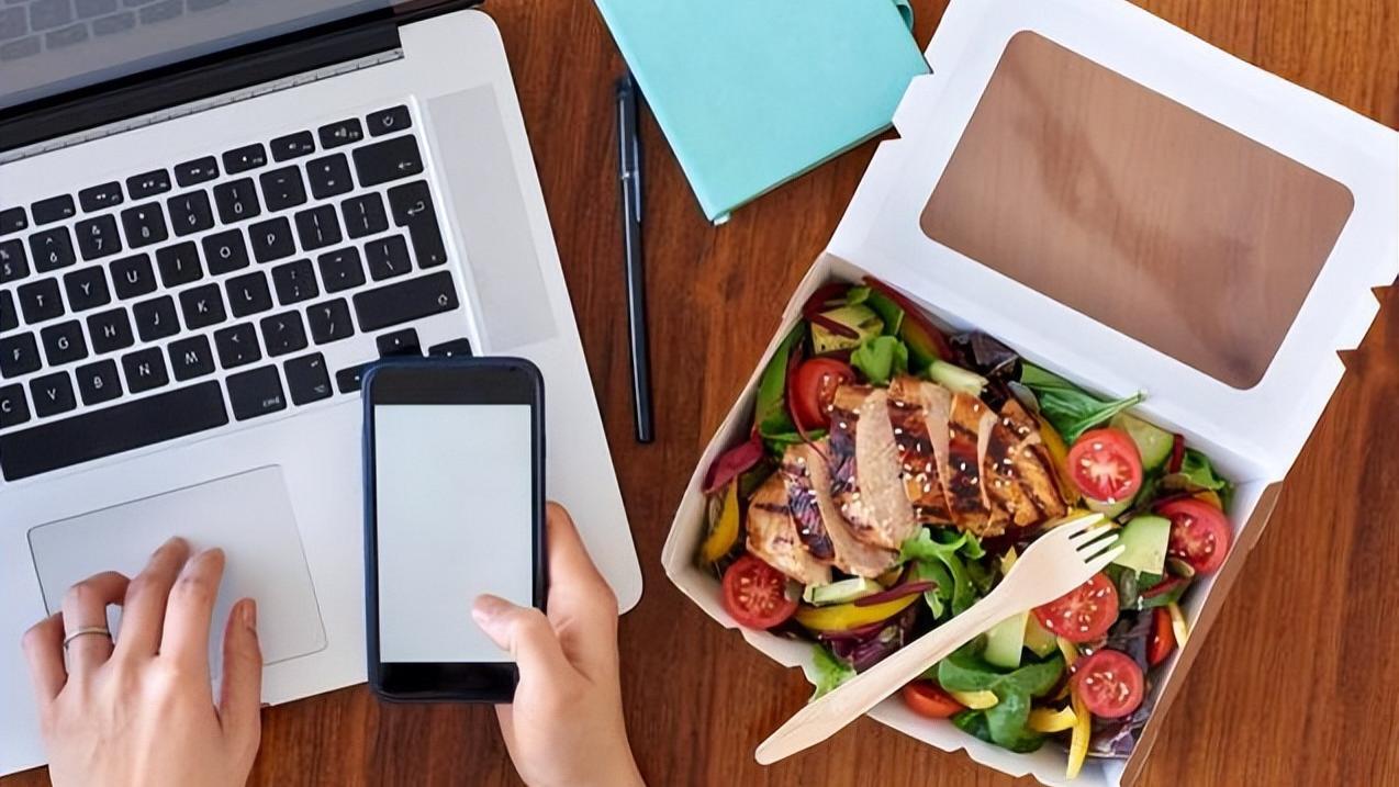 点的外卖被偷吃，询问没人承认，查完监控要报警，领导出来调停了