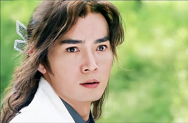 一穿古装就“翻车”的8位男星，看似帅炸天，古装一上身就不行