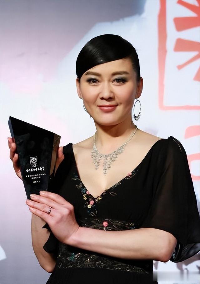 她曾被前夫一巴掌扇到离婚!二婚嫁世界冠军,如今生活令人羡慕