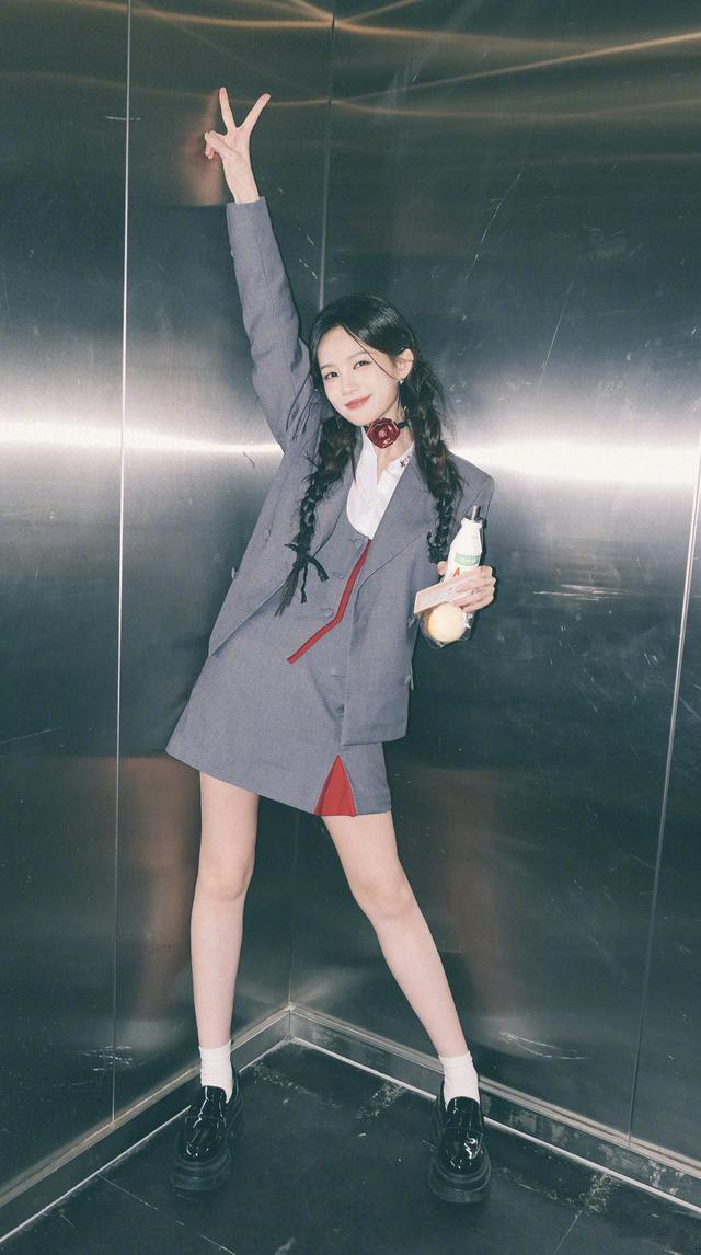 李一桐制服桐好美