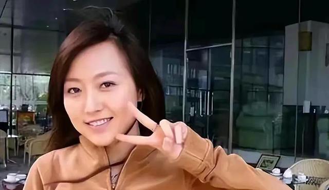 万万没想到，30岁嫁10亿富豪的潘阳，婚后十年带儿子住娘家