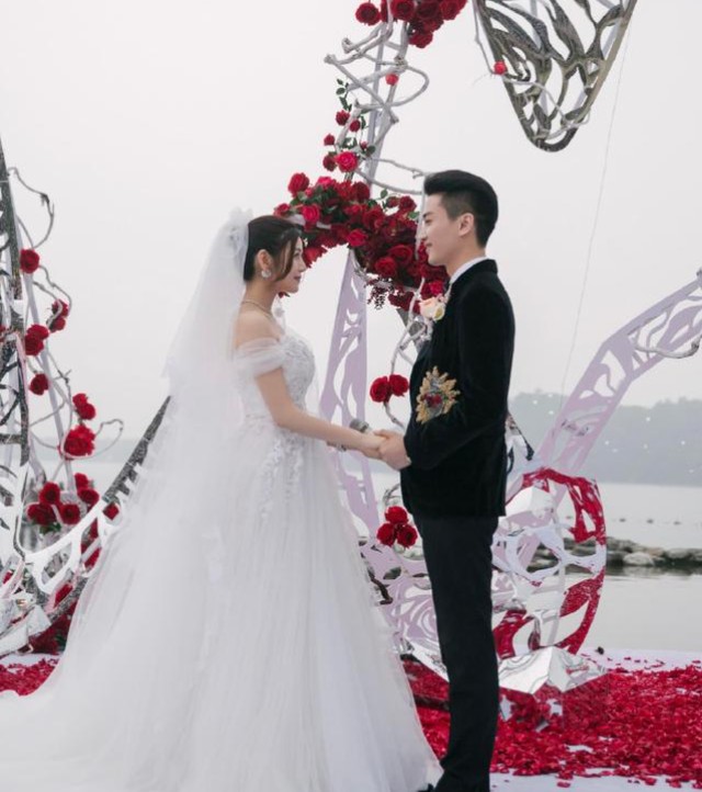 婚变石锤?陈妍希父亲突然离世,好友皆悼念安慰,陈晓却不愿发声