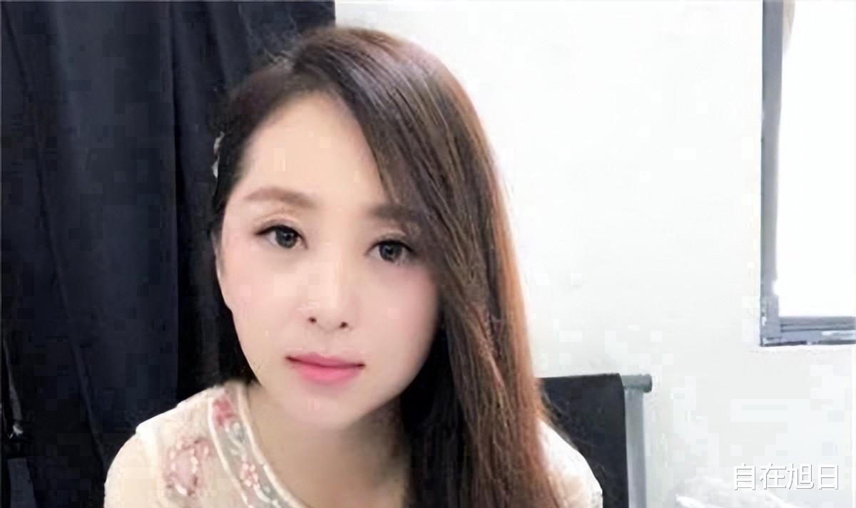 28岁因星光大道一夜爆红,31岁嫁给二婚云飞,如今泯然众人矣