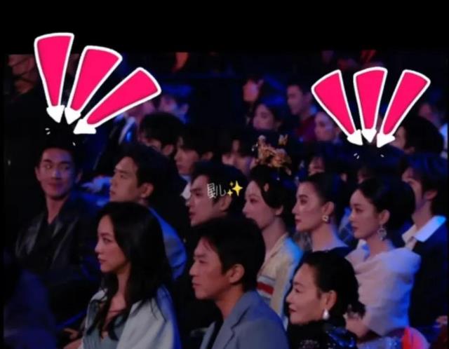 张若昀太难了,站在两对CP中间又出圈了