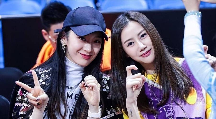 不愿和孙悦复合，陈露粉衣惊艳亮相，两娃辣妈身材依旧完美