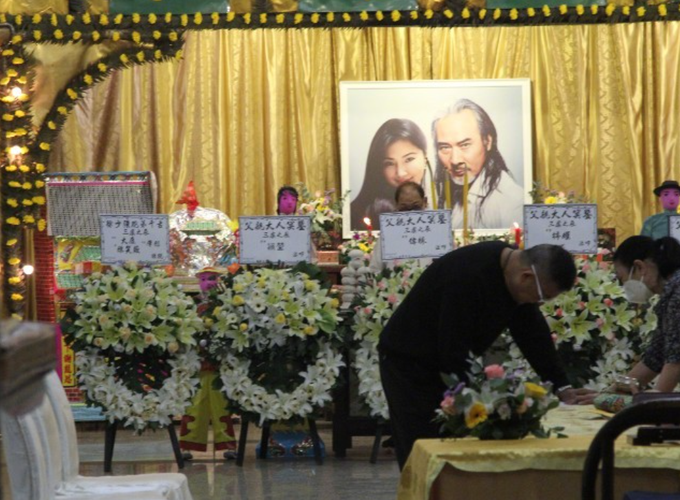 徐少强夫妇追悼会香港举行！前妻雪梨和米雪现身，林子聪等人送别