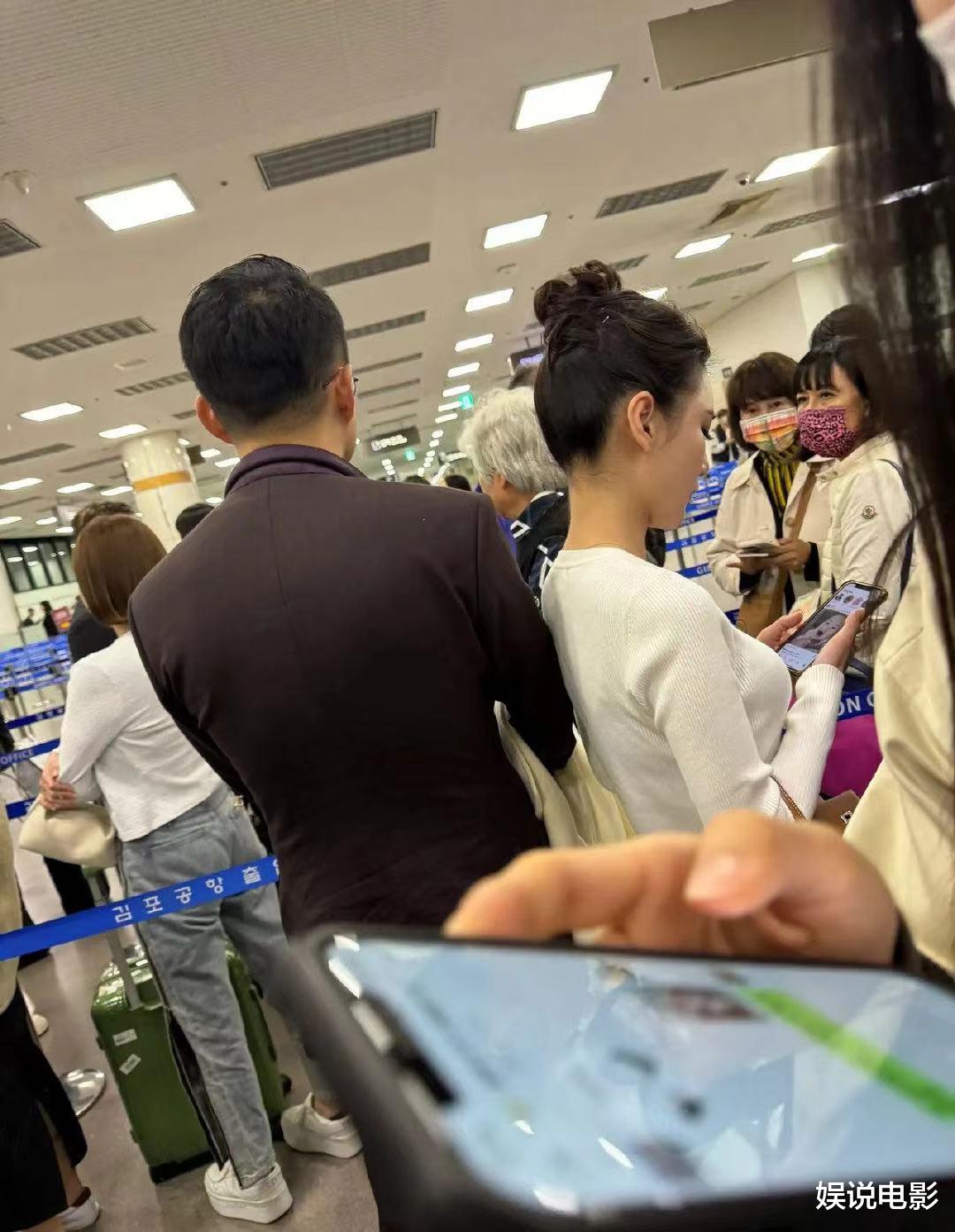 被问怀孕汪小菲沉默，女友反问记者，你觉得呢？疑似否认