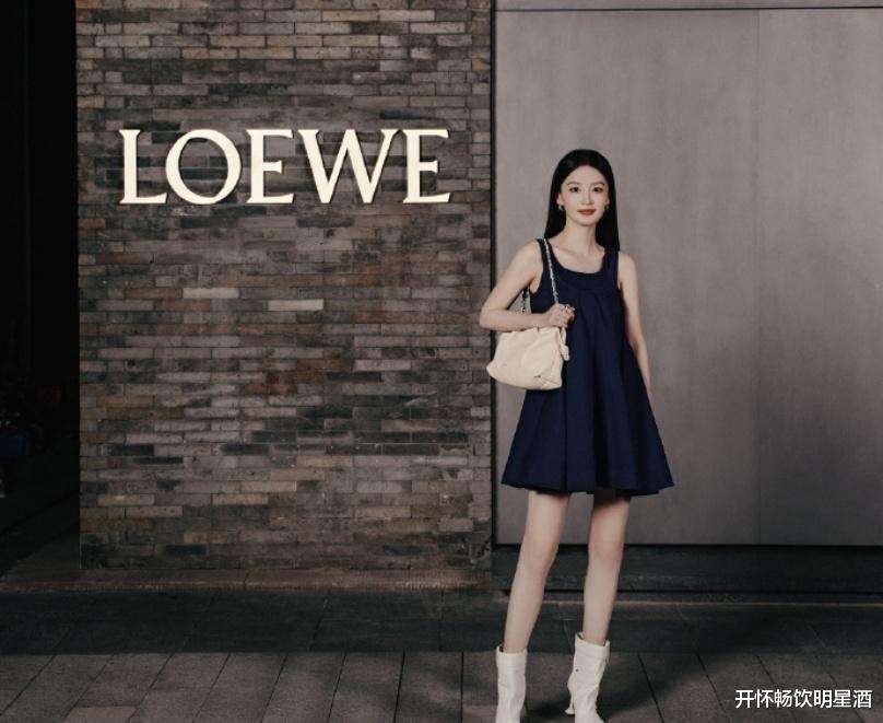 李沁终于找到颜值巅峰状态,身穿蓝色连衣裙秒变邻家小姐姐!