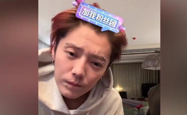 鹿晗第二人格？直播失控露本性，关晓彤忙撇清，网友：汪小菲上身