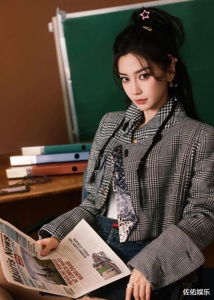 黄晓明叶柯感情甜蜜惹人羡，baby晒照秀美腿，手戴戒指有深意