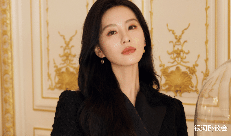 刘诗诗奥运炒作新疑云，自拍国旗低头露脸引网友批评