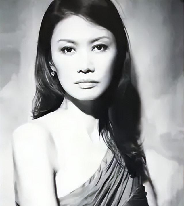 她与多国总统绯闻不断,野心悍妇!离婚后更是狂赚200多亿!