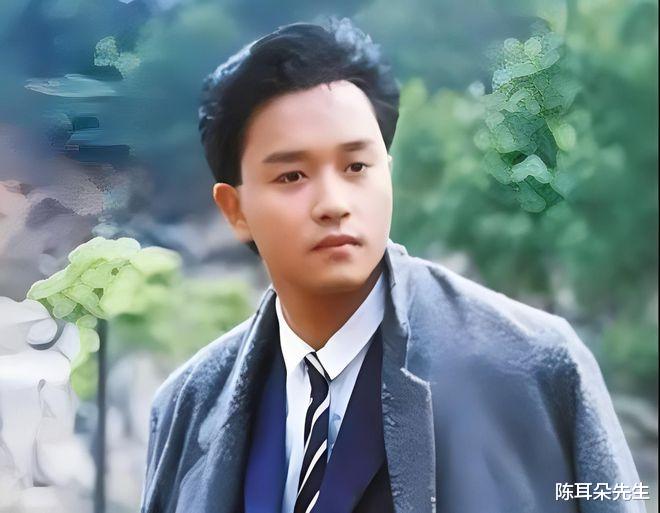 张国荣蓝色西装,浅色大衣造型,帅气迷人有气质