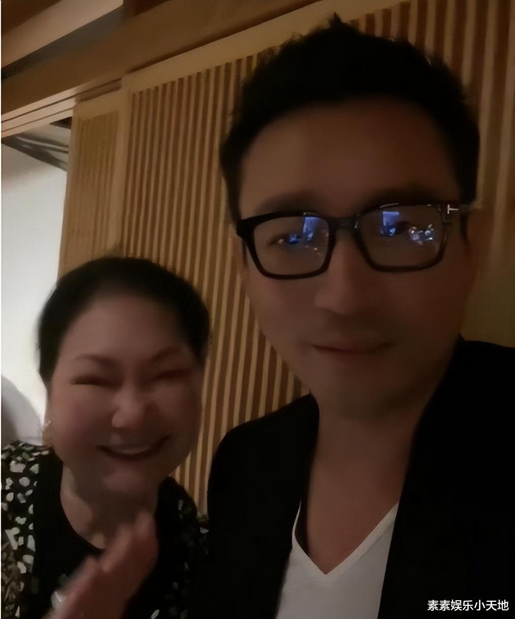 S妈痛哭控诉汪小菲:欠钱是事实,今生不还来生还,心脏受不了