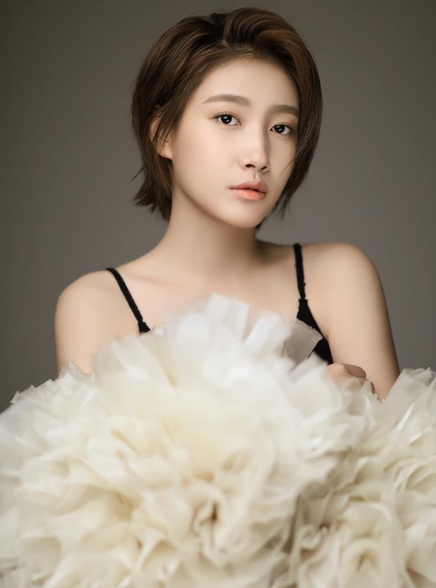 看了杨颖的尴尬,才明白“星二代”啜妮不火的真相,冯小刚说对了