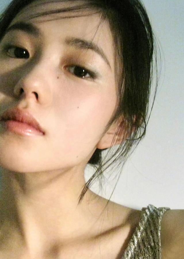 刘浩存清纯自拍照