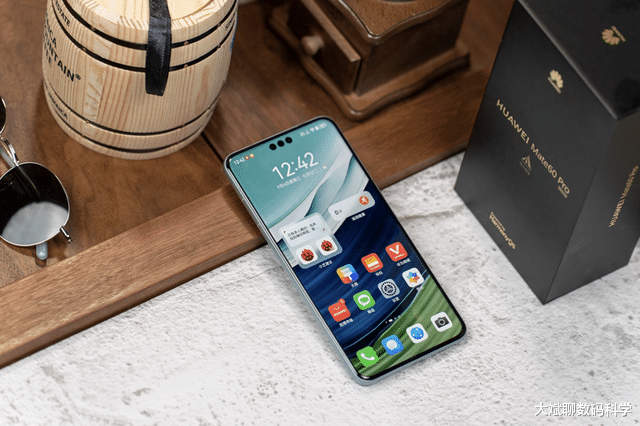 已经上市半年，荣耀 Magic 6 Pro还值得买吗？看看竞争对手就知道了