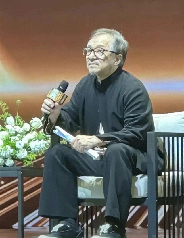 成龙已经这么老了?身家丰厚却自曝还债,细看资产才明白他的格局