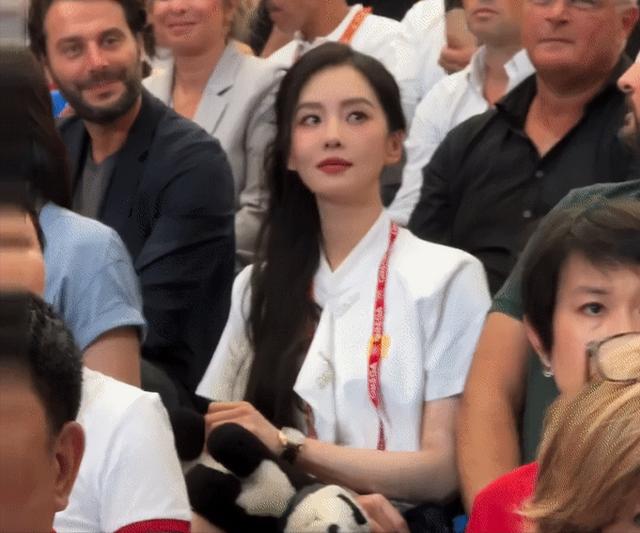 刘诗诗现身奥运赛场,美得令人浑身打激灵,旁边的老外都看呆了!