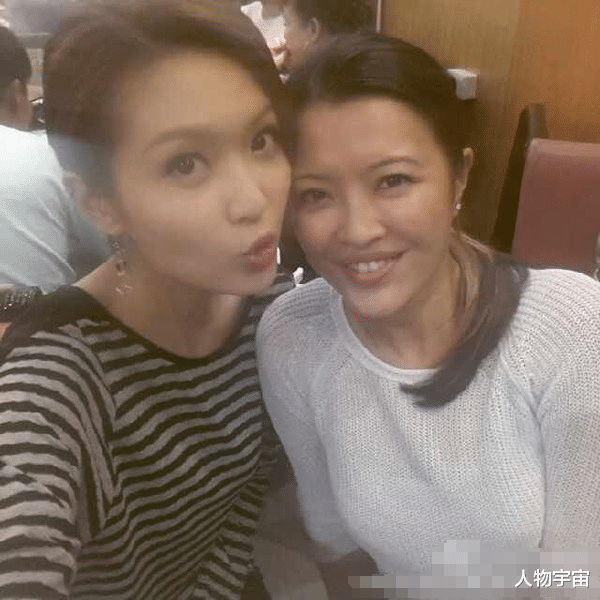 她被称鲶鱼港姐，父亲拥餐饮集团，息影嫁人生仨孩，活成人生赢家